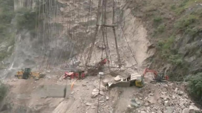 Индија: Деветмина работници загинаа во уривање на тунел во Кашмир
