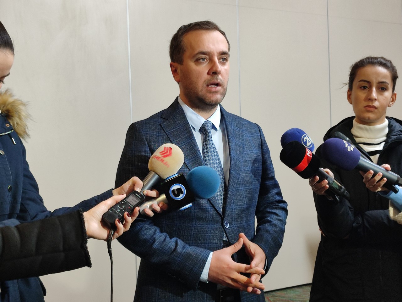 Алити: Се обидуваме вработувањето во администрацијата да биде ...