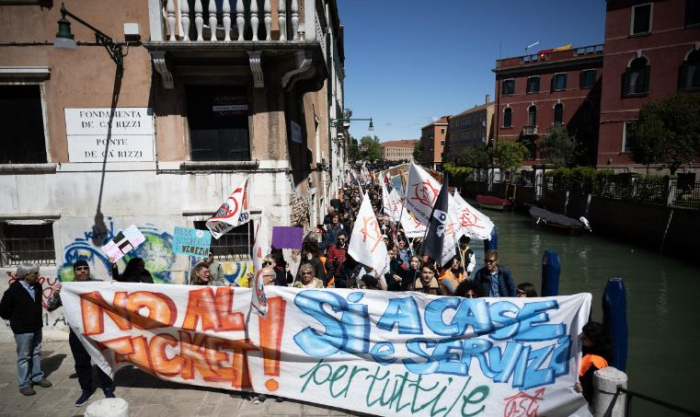 Протести во Венеција против туристичката такса - Судир на полицијата со демонстрантите