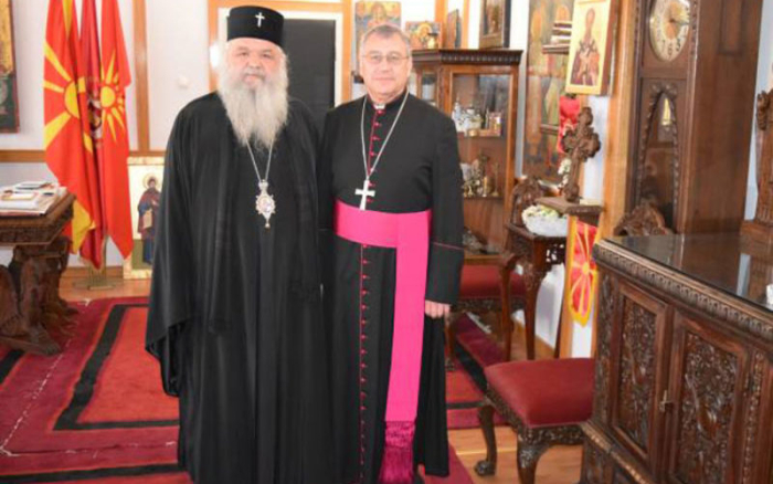Бискупот Стојанов упати Велигденска честитка до Архиепископот г.г. Стефан и верниците