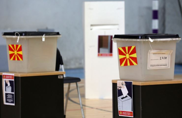 Излезноста до 13 часот за претседателски избори е 23,95% , за парламентарни 25,84