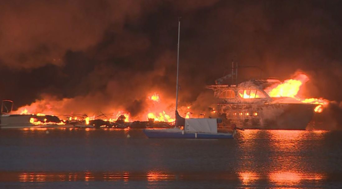 Во голем пожар во пристаништето Медулин уништени над 30 јахти | ВИДЕО