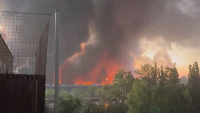 Трговски центар во Варшава со 1.400 продавници изгоре во пожар | ВИДЕО