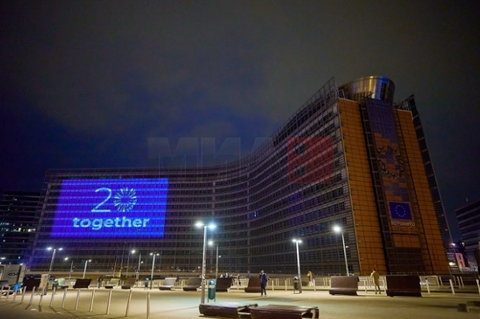 Зградата на ЕК осветлена во чест на 20-годишнината од големото проширување на ЕУ