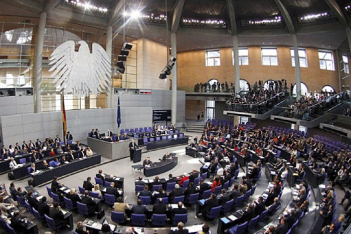 Германскиот парламент ја зголемува безбедноста во воените објекти