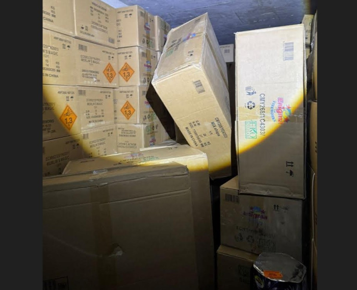 Пронајдени се над 25 тони пиротехнички средства, уапсени две лица, од кои едното е полициски службеник | ВИДЕО