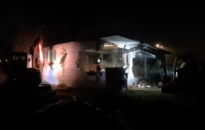 Се руши дивоградба во Инџиково, сопственикот не го почитувал законот