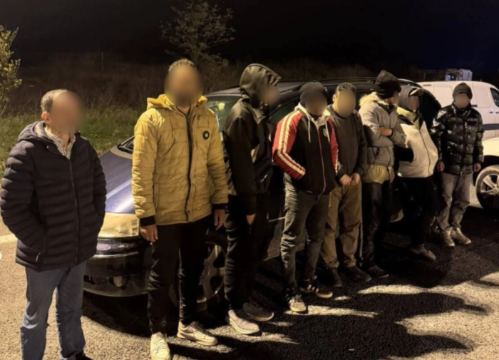 Тетовчанец превезувал седум мигранти од Египет, лишен е од слобода | ФОТО