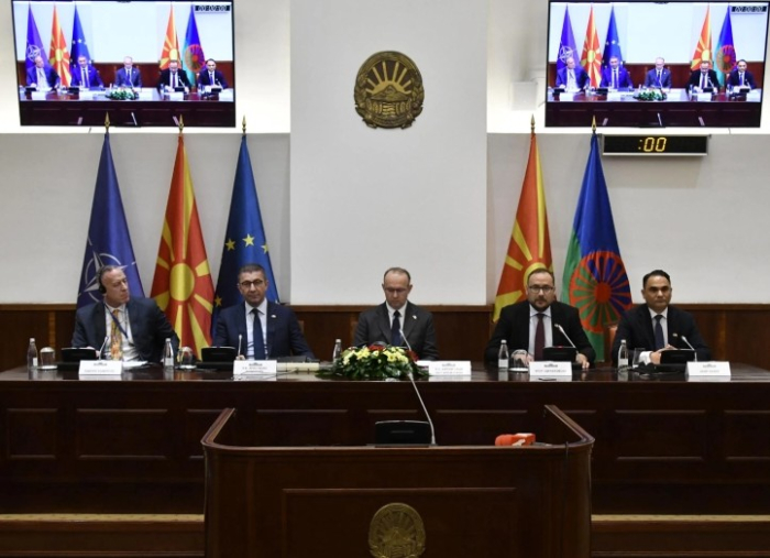 Мицкоски за Денот на Ромите: Ова не е ден само на зборови, туку и на одлуки, нашата визија почнува со достапно образование за секое ромско дете