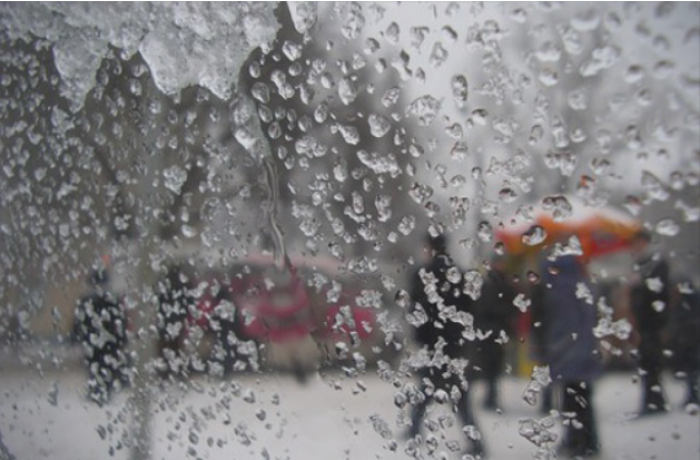 Претежно облачно со повремени врнежи од дожд, на планините од снег