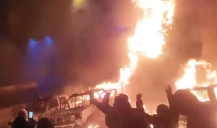 Масовни протести во Иран, се палат владини згради, поддршка од синот на соборениот шах Реза Пахлави