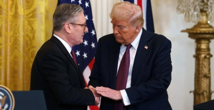 Стармер и Трамп со различни позиции за Гренланд, но согласни за одвраќање на Русија на Арктикот