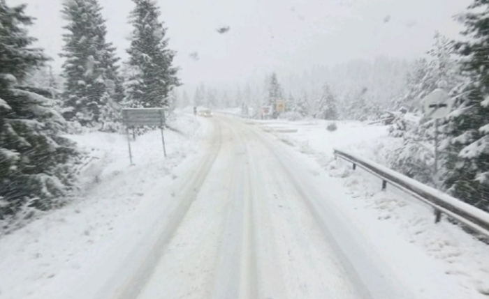 ЦУК со апел да се патува внимателно и со зимска опрема за возилата