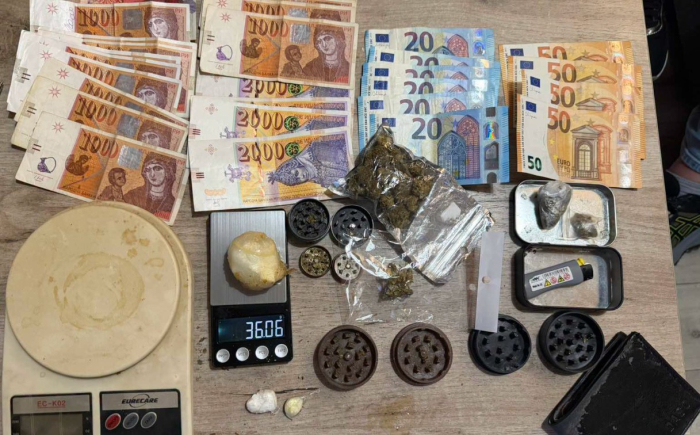 При претрес во Скопје пронајдена дрога, уапсени две лица