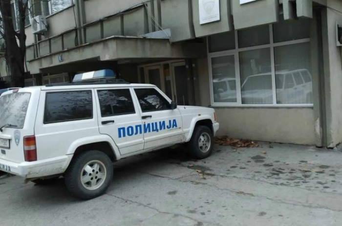 Син ѝ се заканувал на мајка си во филијала на банка во Неготино и нападнал полициски службеници
