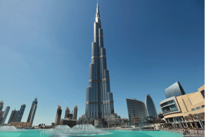 Хотелите во Дубаи бесплатно им го продолжуваат престојот на заглавените туристи