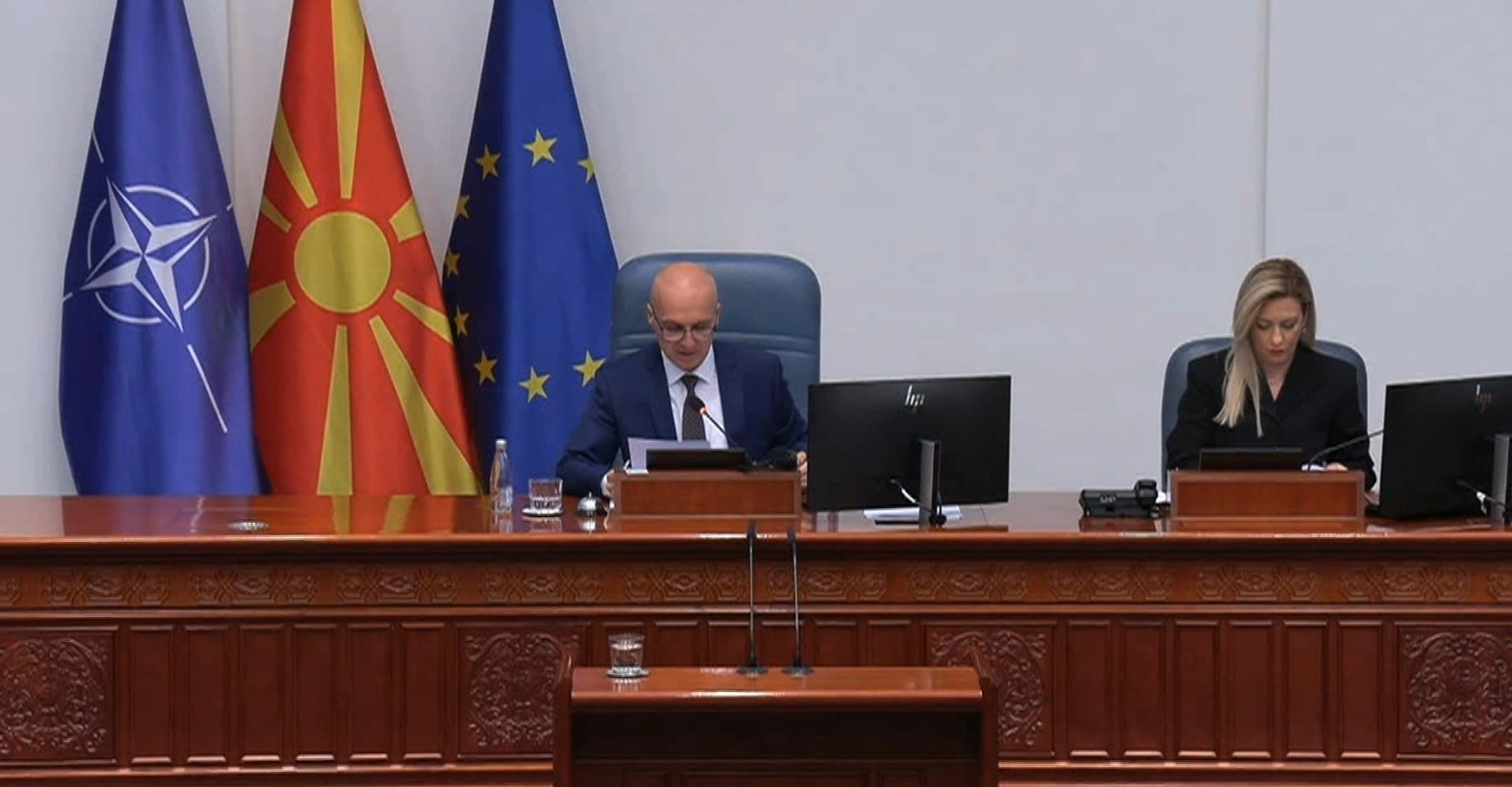 Пратенички прашања во Собранието