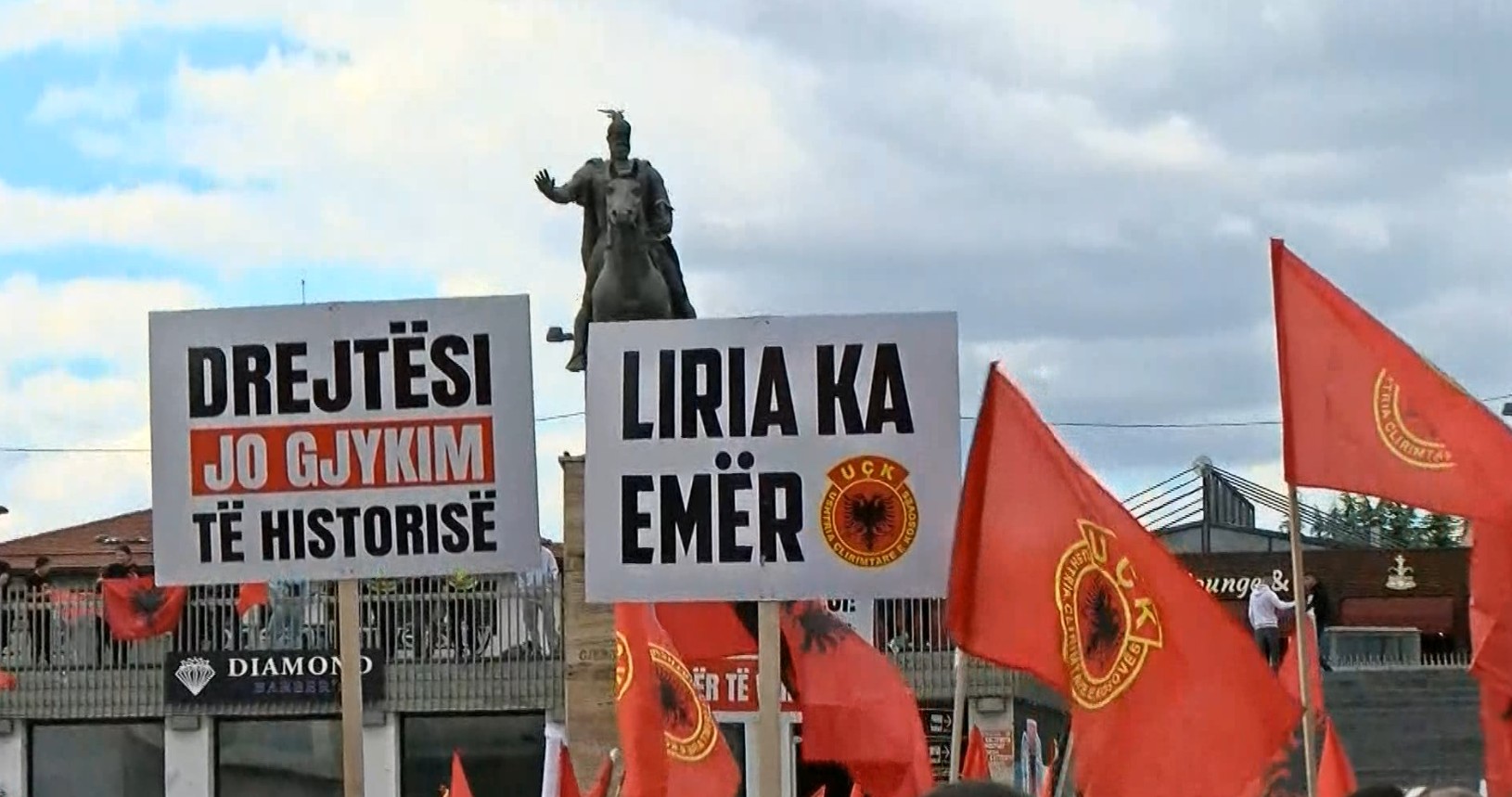 Протести во Скопје за поддршка на осудените водачи на ОВК